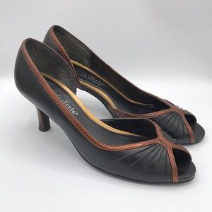 Soft Style by Hush Puppies Lira black and copper heels